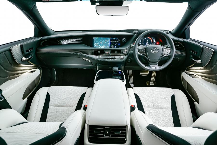 Торпедо Lexus LS500 F-Sport 2019 года  (ZA) (фото 35 из 40)